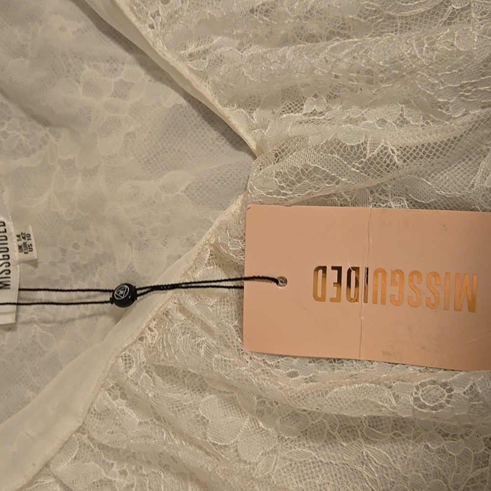 NWT Missguided Lace Blouse - Picture 2 of 5